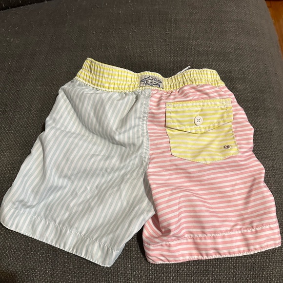 Gap toddler boy swim trunks. Size 3 - Picture 3 of 3